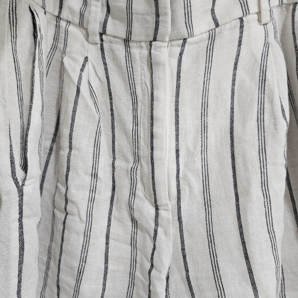 Striped High-Waist Linen Blend Women’s Shorts - White/Black Old Navy Size XS. - Picture 5 of 11